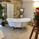 Podere Fabbrani Bed and Breakfast 4*