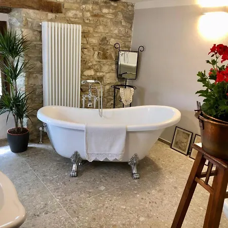 Podere Fabbrani Bed & Breakfast *